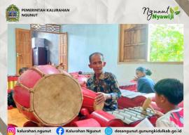 Lestarikan Budaya Sejak Dini: Siswa Kelas 1 dan 2 SD Ngunut Tekuni Seni Karawitan di Balai Kalurahan